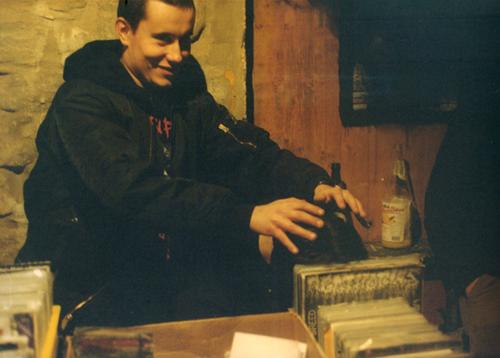 Distro - Giulio the bastard trying to enter in Feliçio dreams - Chemnitz @ Crass Pub 21.o2.2oo2